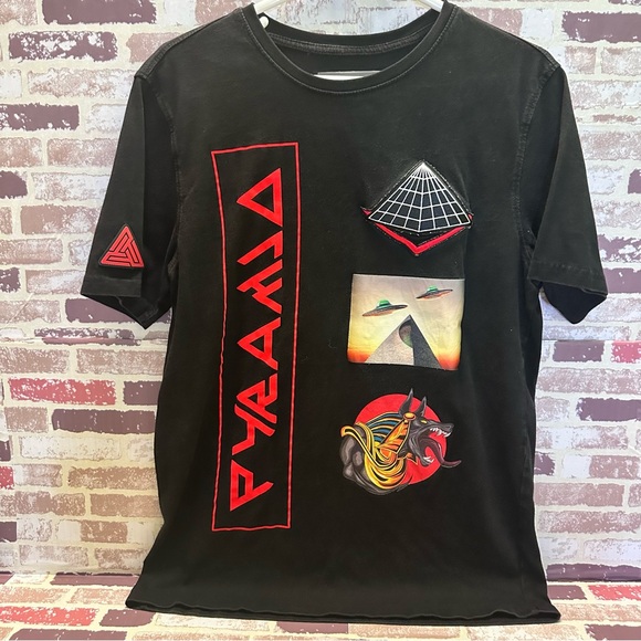Black Pyramid Black Tee with Red Detail size L - Picture 8 of 9